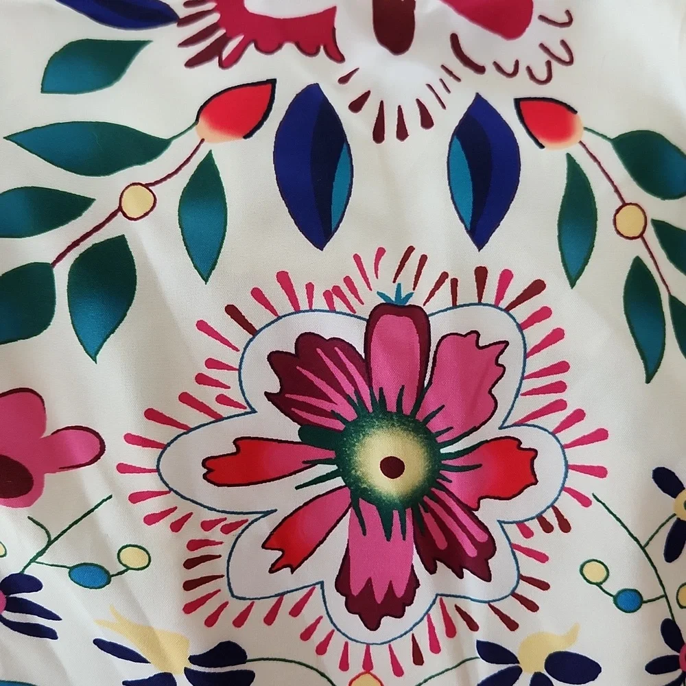 NWOT..Floral Print Handkerchief Top - Picture 6 of 7